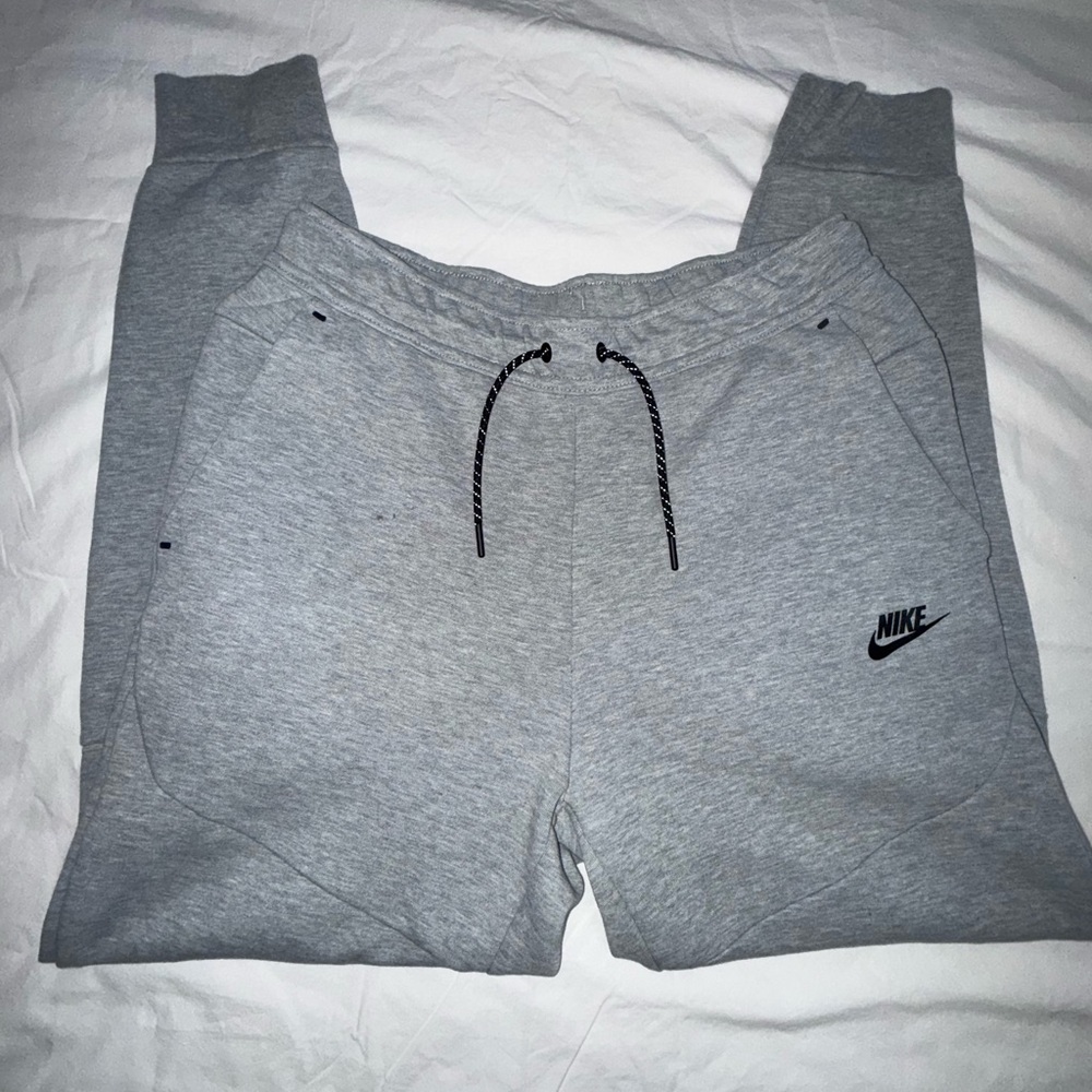 Nike Tech Performance Gray Jogger Pants-Men’s